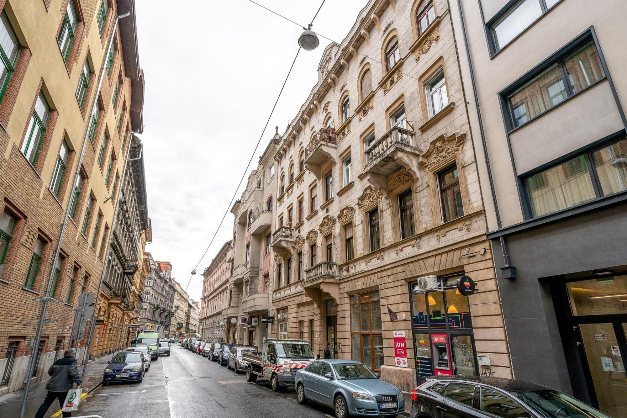 Budapest Magic Blue In Downtown Kültér fotó