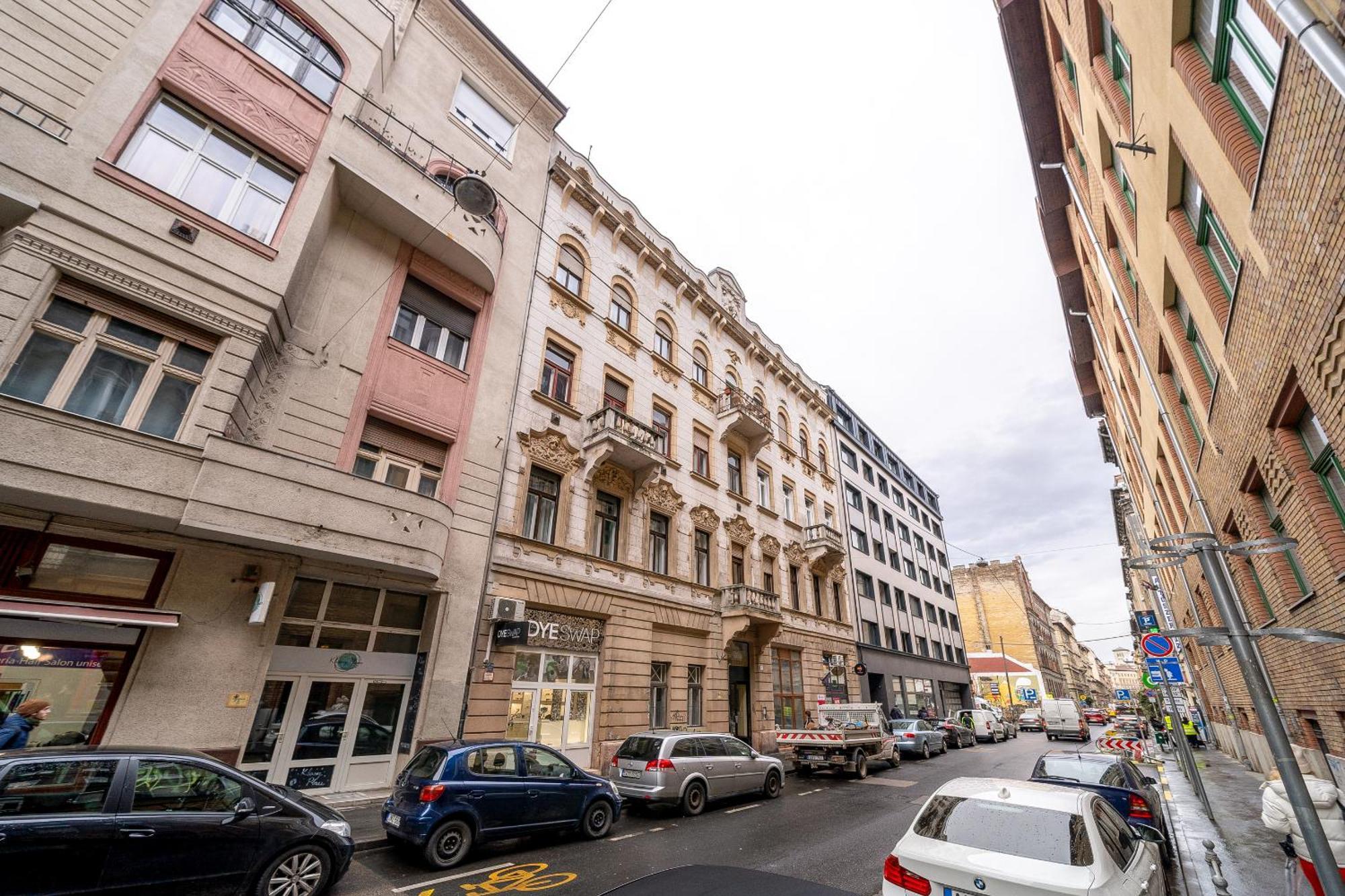 Budapest Magic Blue In Downtown Kültér fotó